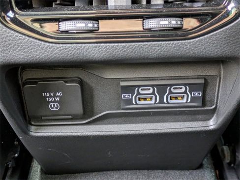 Used 2023 Jeep Grand Cherokee Altitude image 14