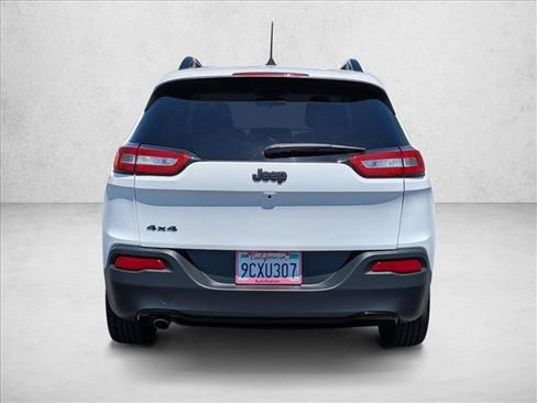 Used 2016 Jeep Cherokee Latitude w/ Cold Weather Group AWD/4WD image 7