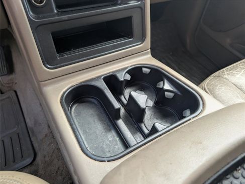 Used 2004 Chevrolet Silverado 2500 LT RWD image 15