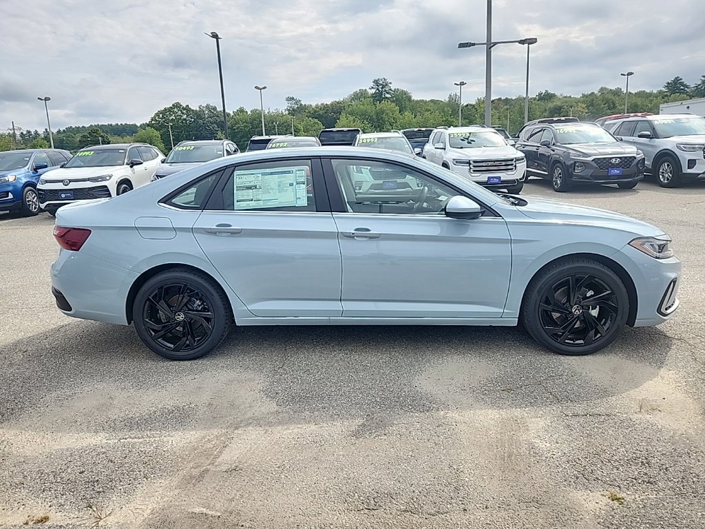 New 2026 Volkswagen Jetta SE FWD image 8