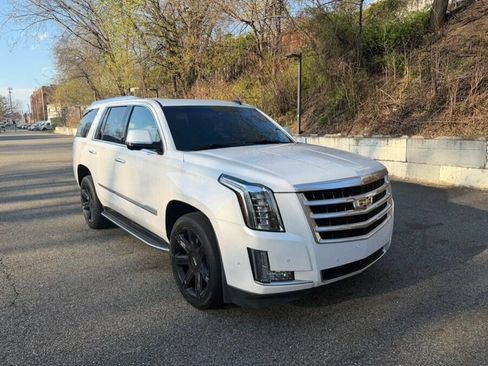 Used 2018 Cadillac Escalade Luxury image 12