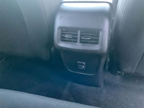 Used 2024 Chevrolet Equinox LT image 29