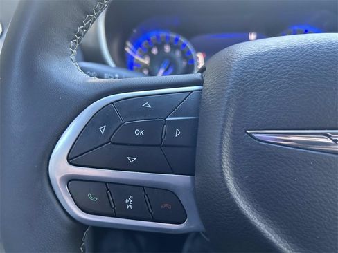 Used 2024 Chrysler Pacifica Touring-L image 26