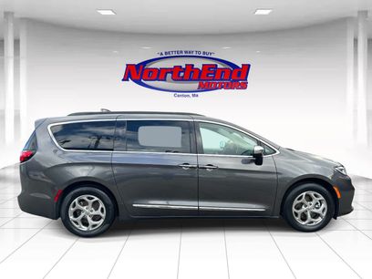 Used 2023 Chrysler Pacifica Limited