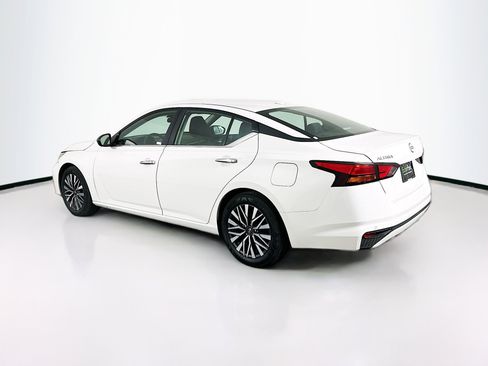 Used 2025 Nissan Altima 2.5 SV image 5
