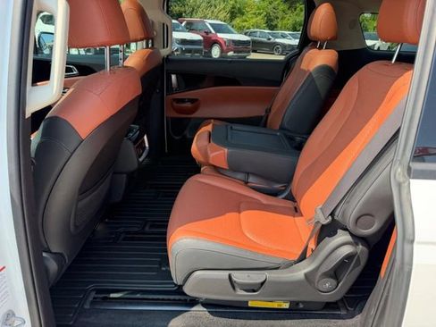 Certified 2024 Kia Carnival SX Prestige FWD image 9