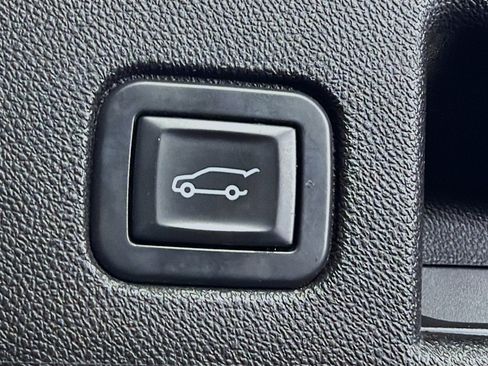 Used 2019 Chevrolet Equinox LT FWD image 28