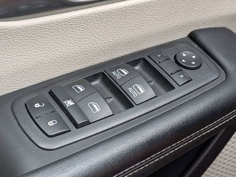 Used 2023 Chrysler Pacifica Touring-L FWD image 24