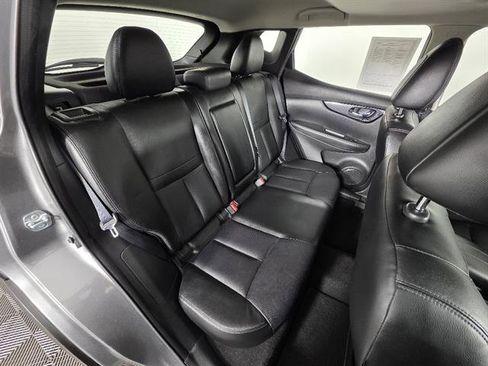 Used 2017 Nissan Rogue Sport SL w/ SL Premium Package image 17