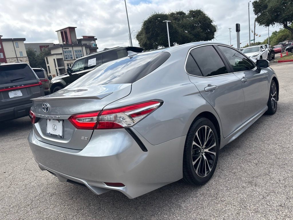Used 2020 Toyota Camry SE FWD image 5