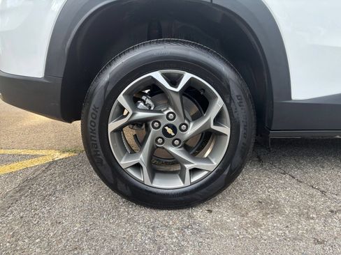 Used 2025 Chevrolet Trax LT FWD image 30