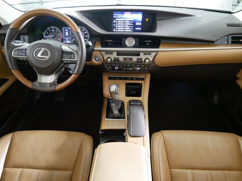 Used 2017 Lexus ES 350 w/ Luxury Package image 10