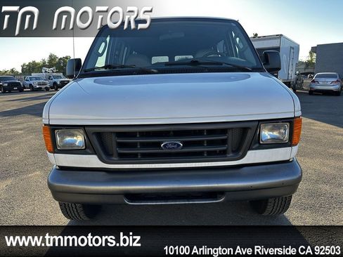 Used 2004 Ford E-350 and Econoline 350 XL image 2