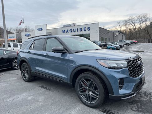 New 2026 Ford Explorer ST-Line w/ ST-Line Street Pack image 3