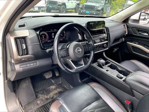 Used 2023 Nissan Pathfinder Platinum w/ Cargo Package AWD/4WD image 8