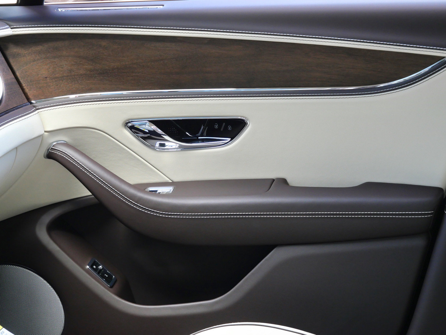 New 2026 Bentley Flying Spur V8 AWD/4WD image 10