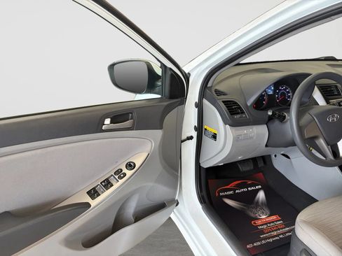 Used 2016 Hyundai Accent SE FWD image 11