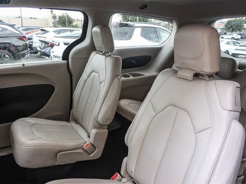 Used 2021 Chrysler Voyager Lxi image 24