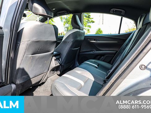 Used 2025 Toyota Camry SE image 19