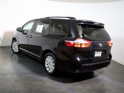 Used 2015 Toyota Sienna XLE image 2
