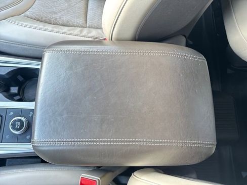 Used 2020 Ford Explorer Platinum w/ Premium Technology Package image 31