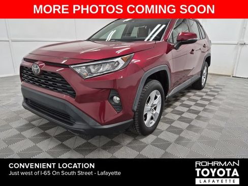 Used 2019 Toyota RAV4 XLE w/ Convenience Package FWD image 2