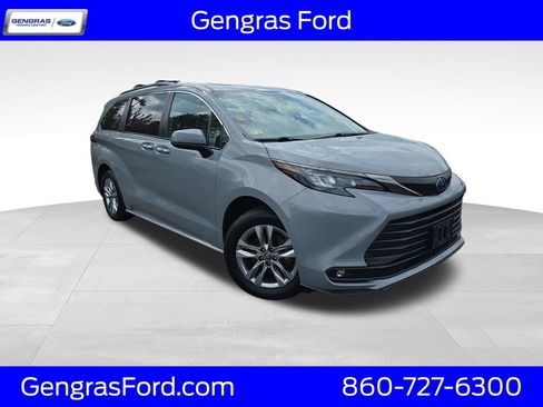 Used 2022 Toyota Sienna XLE Woodland Edition AWD/4WD image 1