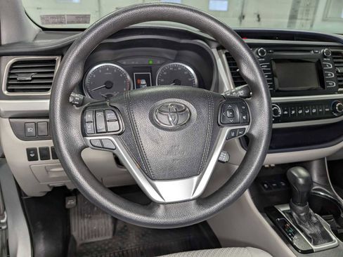 Used 2019 Toyota Highlander LE image 33