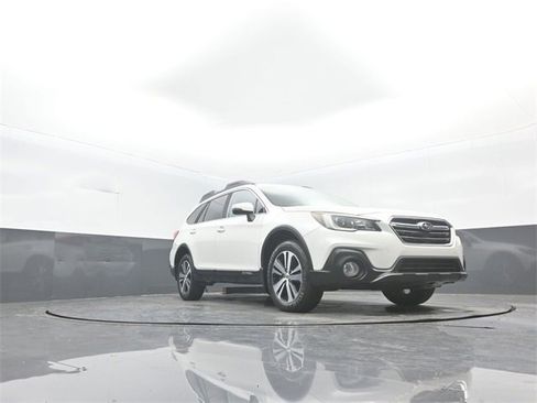 Used 2018 Subaru Outback 2.5i Premium image 25