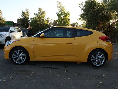 Used 2017 Hyundai Veloster FWD image 4