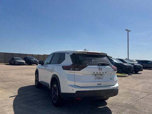 Certified 2024 Nissan Rogue SV FWD image 16