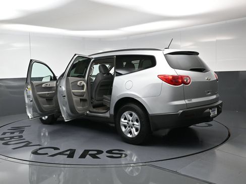Used 2011 Chevrolet Traverse LS FWD image 28