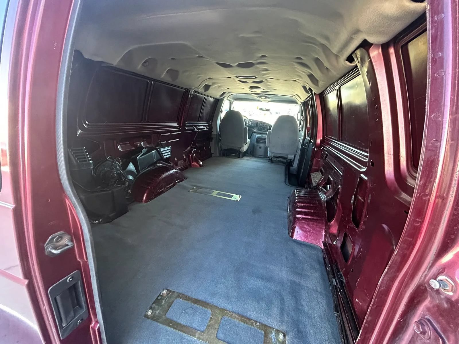Used 2005 Ford E-350 and Econoline 350 Extended Super Duty RWD image 12