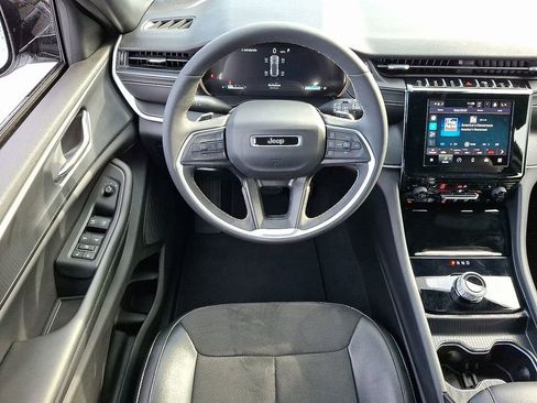 Used 2024 Jeep Grand Cherokee Altitude image 15