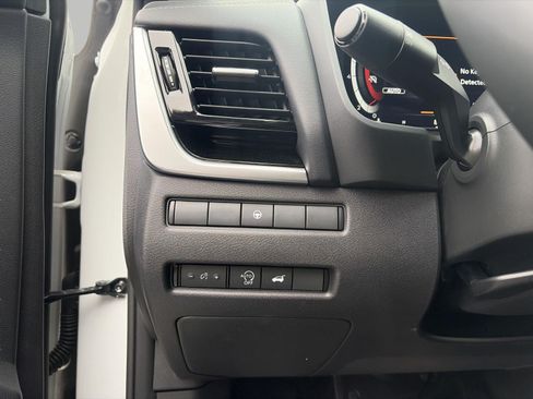 Used 2025 Nissan Rogue SL AWD/4WD image 76