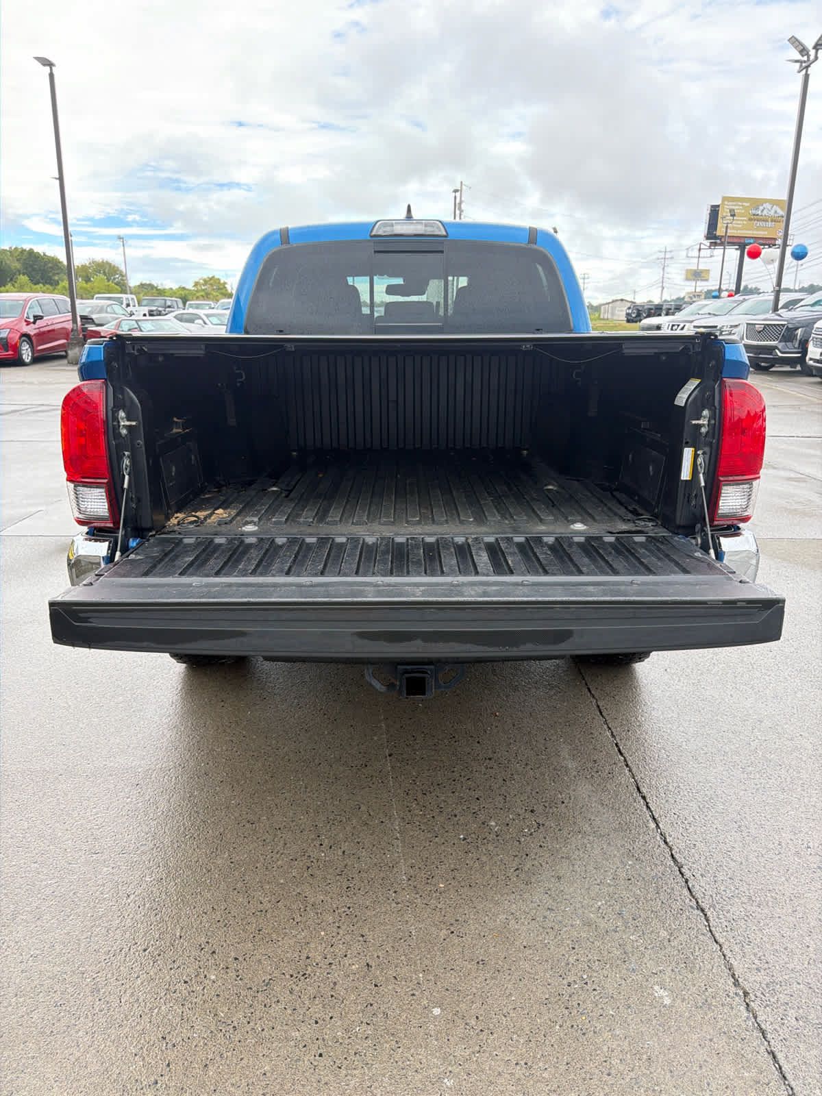 Used 2018 Toyota Tacoma SR5 RWD image 9