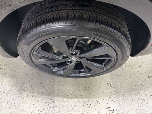 Certified 2025 Buick Envision Sport Touring image 40