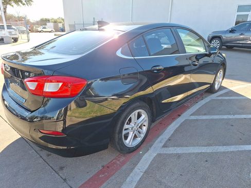 Used 2017 Chevrolet Cruze LT w/ Convenience Package image 6