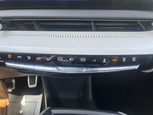 Used 2025 Cadillac Optiq Sport 2 w/ LPO, Floor Liner Package AWD/4WD image 30
