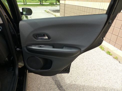 Used 2021 Honda HR-V LX image 36