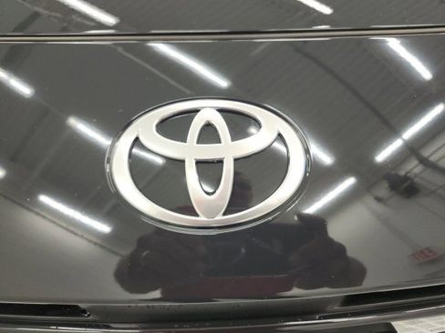 Used 2025 Toyota Camry SE image 12