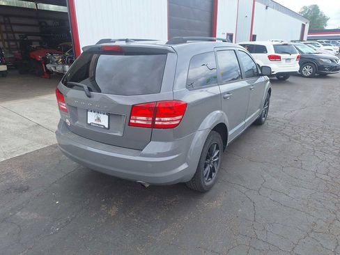 Used 2020 Dodge Journey SE w/ SE Popular Equipment Group FWD image 8