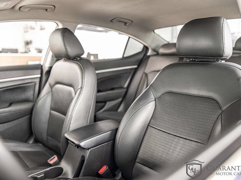 Used 2020 Hyundai Elantra Limited w/ Cargo Package (C1) FWD image 15