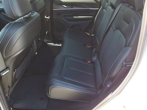New 2026 Jeep Grand Cherokee Limited AWD/4WD image 13