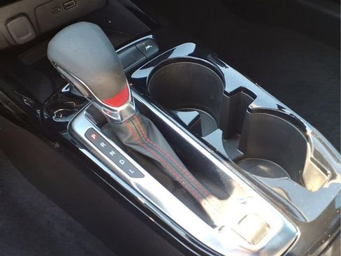 Used 2025 Chevrolet Trax RS w/ Sunroof Package image 11