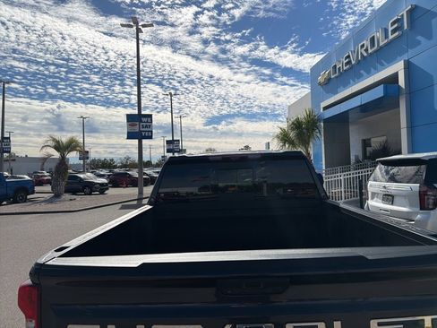 Used 2022 Chevrolet Silverado 1500 High Country w/ Technology Package image 5