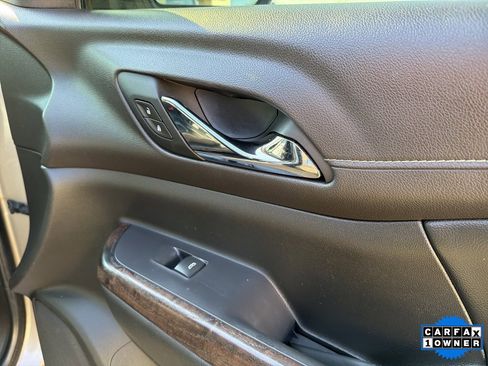 Used 2022 GMC Acadia Denali w/ Denali Ultimate Package image 18