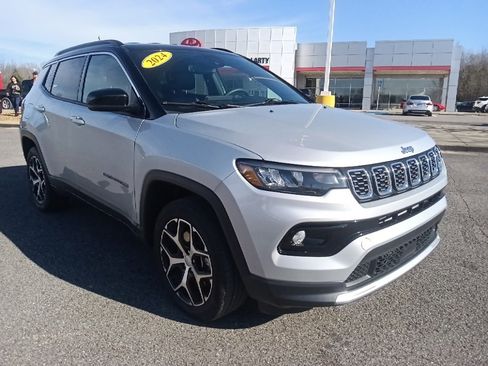Used 2024 Jeep Compass Limited image 1