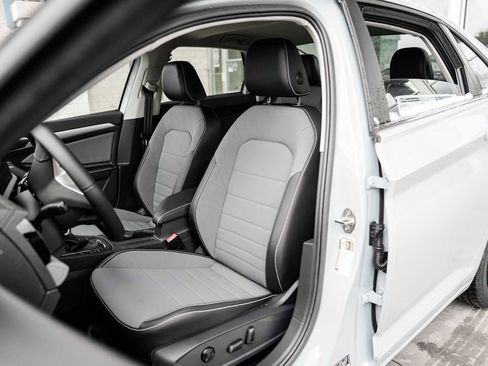 New 2026 Volkswagen Jetta SE image 4