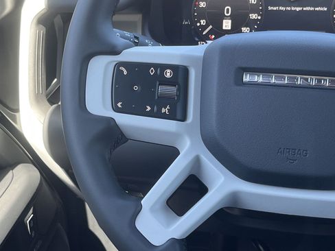 Used 2025 Land Rover Defender 110 X-Dynamic SE image 15